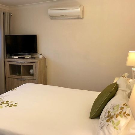 アルバニー Dunmoylen House Bed & Breakfast エクステリア 写真