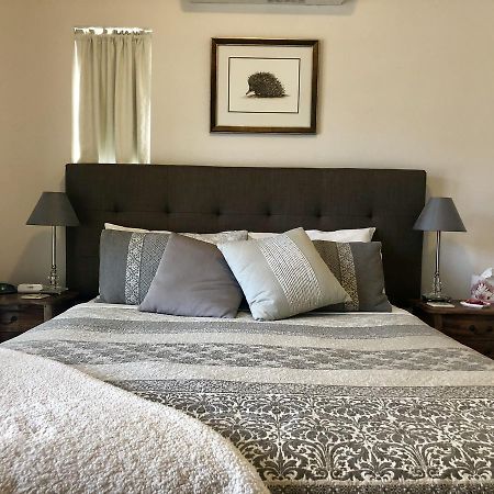アルバニー Dunmoylen House Bed & Breakfast エクステリア 写真