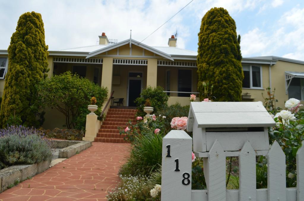アルバニー Dunmoylen House Bed & Breakfast エクステリア 写真