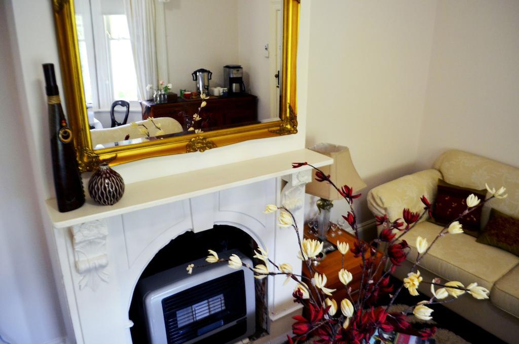 アルバニー Dunmoylen House Bed & Breakfast エクステリア 写真