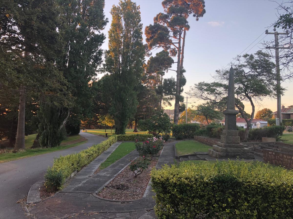 アルバニー Dunmoylen House Bed & Breakfast エクステリア 写真