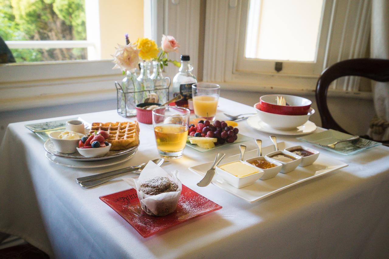 アルバニー Dunmoylen House Bed & Breakfast エクステリア 写真