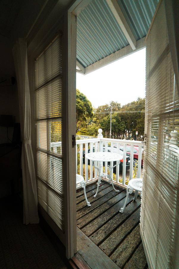 アルバニー Dunmoylen House Bed & Breakfast エクステリア 写真