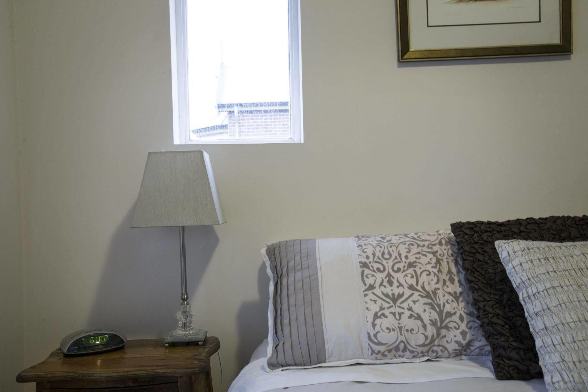 アルバニー Dunmoylen House Bed & Breakfast エクステリア 写真